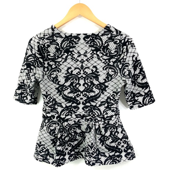 ♻️DONATED♻️ Anthro POSTMARK Short by Sleeve Top White Black Lace Print PJ27 - Picture 4 of 10